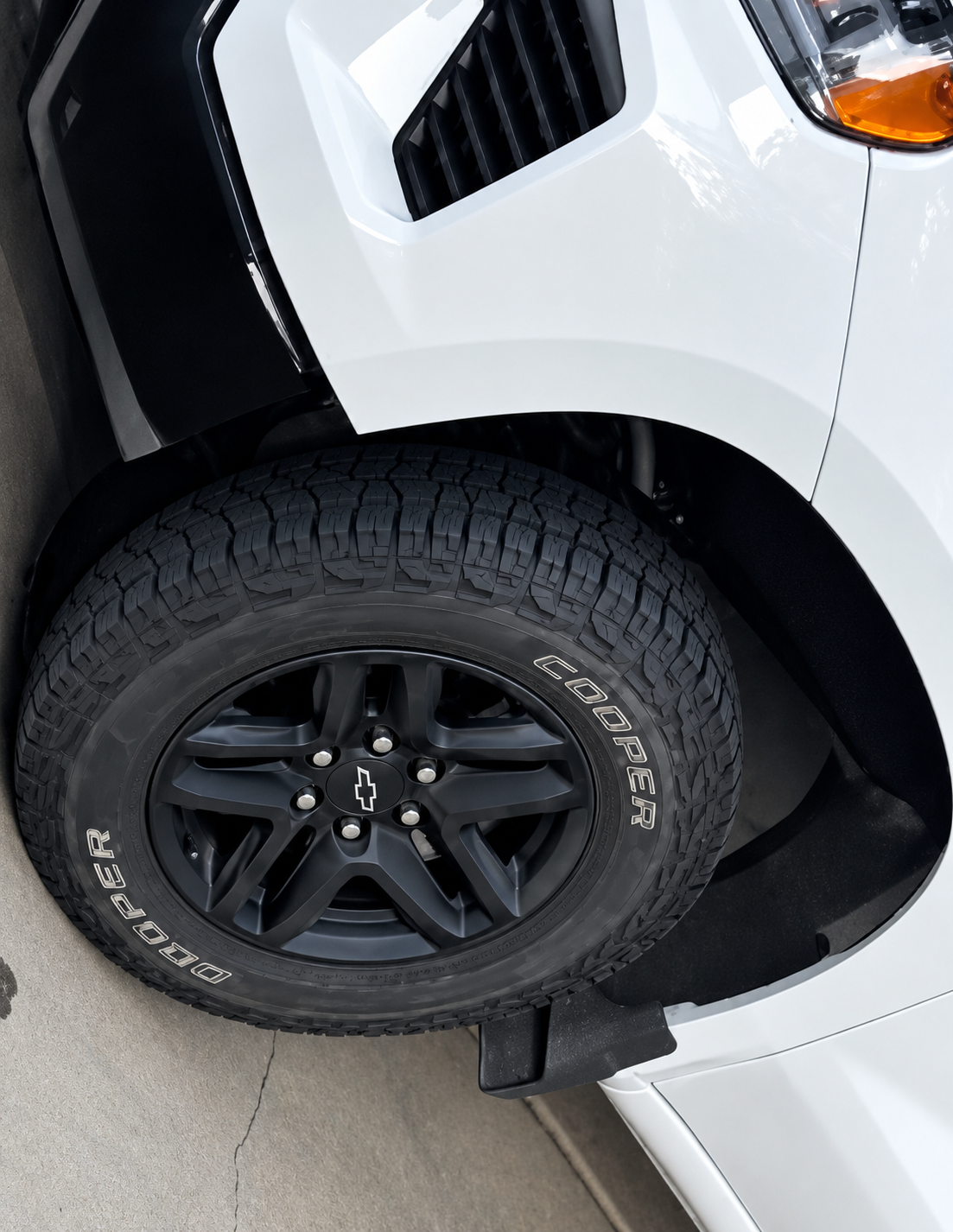 SUV with worn stock steel wheels before upgrade